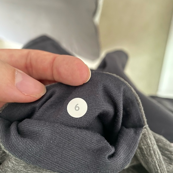 Lululemon Wunder under shorts, size 6, in grey/pink - Picture 5 of 6